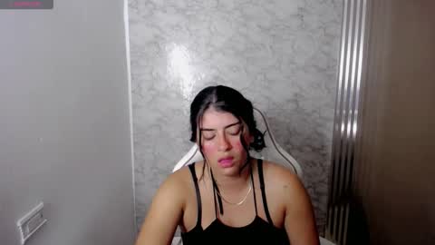 Snapshot of helloo_kityy25 chatting on March 19, 2:26 am helloo_kityy25 online show from March 19, 2:26 am