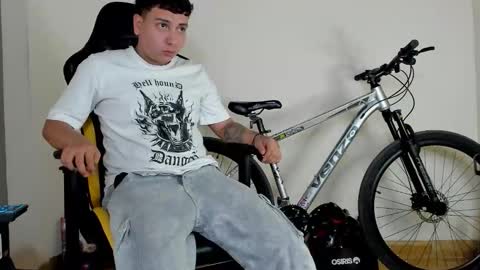 Snapshot of hellstar_team chatting on October 19, 8:15 am Star and Andy online show from October 19, 8:15 am