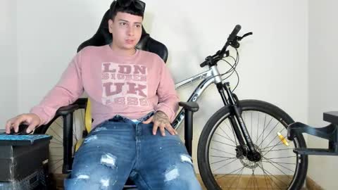 Snapshot of hellstar_team chatting on October 21, 5:30 am Star and Andy online show from October 21, 5:30 am