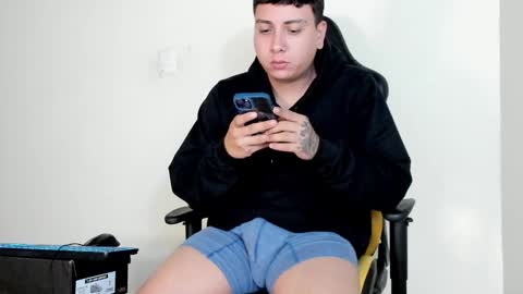 Snapshot of hellstar_team chatting on October 30, 5:09 am Star and Andy online show from October 30, 5:09 am