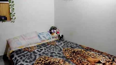 Snapshot of helokitkat chatting on November 19, 4:34 am helokitkat online show from November 19, 4:34 am