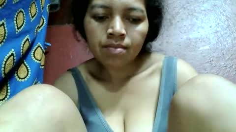 Snapshot of henitsaldy chatting on October 4, 5:44 pm henitsaldy online show from October 4, 5:44 pm