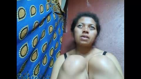 Snapshot of henitsaldy chatting on October 11, 7:07 am henitsaldy online show from October 11, 7:07 am