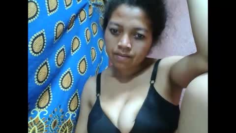 Snapshot of henitsaldy chatting on October 11, 7:23 pm henitsaldy online show from October 11, 7:23 pm