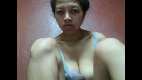 Snapshot of henitsaldy chatting on March 2, 5:08 am henitsaldy online show from March 2, 5:08 am