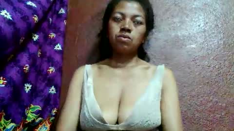 Snapshot of henitsaldy chatting on April 24, 8:06 am henitsaldy online show from April 24, 8:06 am