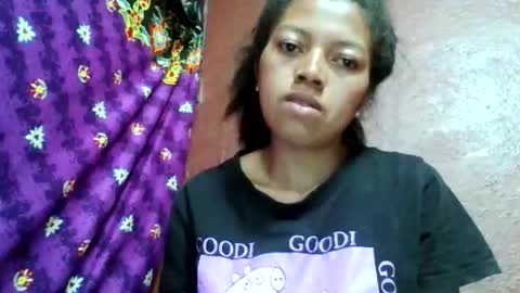 Snapshot of henitsaldy chatting on April 25, 8:28 am henitsaldy online show from April 25, 8:28 am