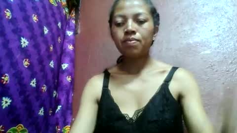 Snapshot of henitsaldy chatting on May 5, 3:20 pm henitsaldy online show from May 5, 3:20 pm