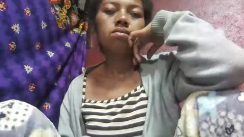 Snapshot of henitsaldy chatting on May 16, 2:30 am henitsaldy online show from May 16, 2:30 am