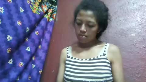 Snapshot of henitsaldy chatting on May 17, 2:24 pm henitsaldy online show from May 17, 2:24 pm