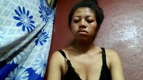 Snapshot of henitsaldy chatting on May 27, 2:30 am henitsaldy online show from May 27, 2:30 am