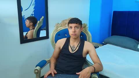 Snapshot of hennesyy_ chatting on March 4, 9:43 pm Hennesyy online show from March 4, 9:43 pm