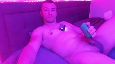 Snapshot of hennidrip chatting on January 18, 9:18 pm HENNIDRIP online show from January 18, 9:18 pm