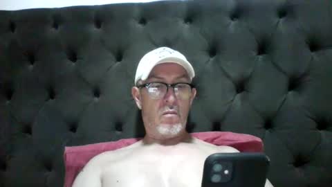 Snapshot of hennrhy_70 chatting on March 22, 5:22 am hennrhy_70 online show from March 22, 5:22 am