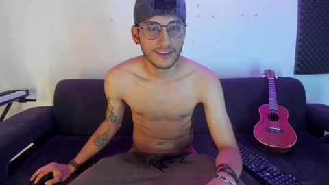 Snapshot of henrik_senn chatting on December 2, 11:45 am henrik_senn online show from December 2, 11:45 am