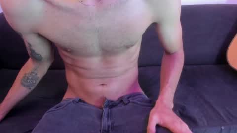Snapshot of henrik_senn chatting on July 14, 11:49 am henrik_senn online show from July 14, 11:49 am