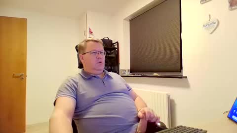 henrikrp1971 online show from February 2, 8:19 pm