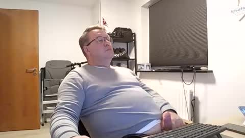 henrikrp1971 online show from November 23, 7:35 pm