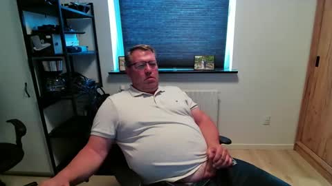 Snapshot of henrikrp1971 chatting on June 7, 1:26 pm henrikrp1971 online show from June 7, 1:26 pm