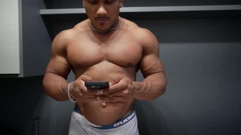 Henri online show from February 10, 9:30 pm