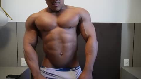 Snapshot of henrimusclee chatting on June 25, 5:28 pm Henri online show from June 25, 5:28 pm