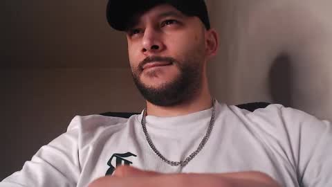 Snapshot of henryaxe chatting on May 23, 5:06 pm HenryAxe online show from May 23, 5:06 pm