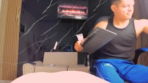 henrydouglas online show from April 21, 5:03 am