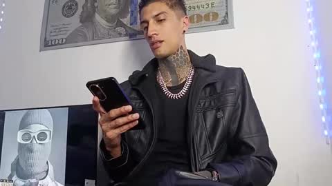 Snapshot of henzzeld420 chatting on March 15, 12:38 am Henzeld online show from March 15, 12:38 am