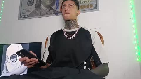 Snapshot of henzzeld420 chatting on March 19, 10:14 pm Henzeld online show from March 19, 10:14 pm