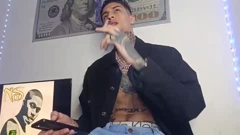 Snapshot of henzzeld420 chatting on March 23, 1:53 am Henzeld online show from March 23, 1:53 am