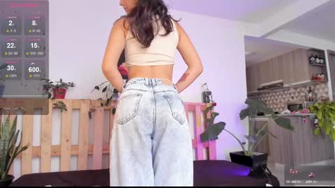 Hello I am Valentina independent Colombian model I love sensuality and pleasure welcome online show from December 23, 5:43 pm