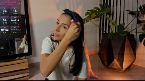 Hello I am Valentina independent Colombian model I love sensuality and pleasure welcome online show from December 27, 12:07 am