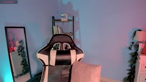 Snapshot of hera_069 chatting on May 4, 12:56 pm Hello I am Valentina independent Colombian model I love sensuality and pleasure welcome online show from May 4, 12:56 pm