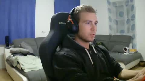 John Pearl online show from April 4, 7:44 pm