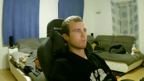 John Pearl online show from April 14, 8:15 pm