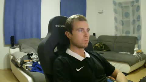 John Pearl online show from April 16, 6:41 pm