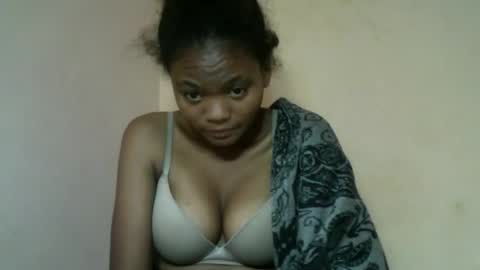 Snapshot of herisse01 chatting on May 16, 12:18 am herisse01 online show from May 16, 12:18 am