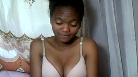 Snapshot of herisse01 chatting on July 1, 9:00 am herisse01 online show from July 1, 9:00 am