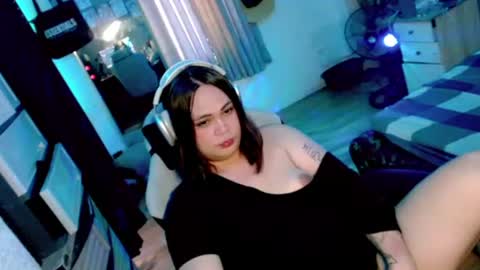 Snapshot of hermaphrodite199x chatting on May 4, 11:45 pm hermaphrodite199x online show from May 4, 11:45 pm