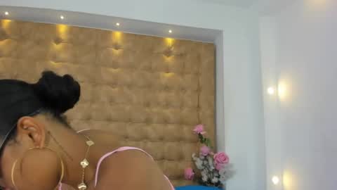 Snapshot of hermione_brown chatting on May 1, 7:07 pm hermione_brown online show from May 1, 7:07 pm