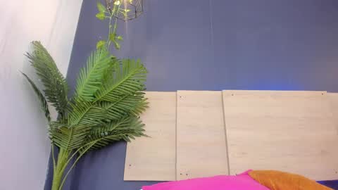 Snapshot of hermione_brown chatting on May 25, 7:20 pm hermione_brown online show from May 25, 7:20 pm