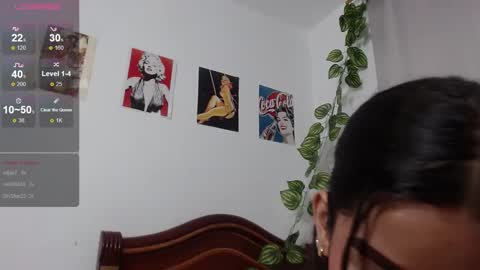 Snapshot of hermione_sweet18 chatting on December 27, 11:31 pm Alana online show from December 27, 11:31 pm