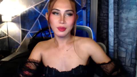 Snapshot of herrafoxx chatting on March 9, 3:10 am Davey online show from March 9, 3:10 am