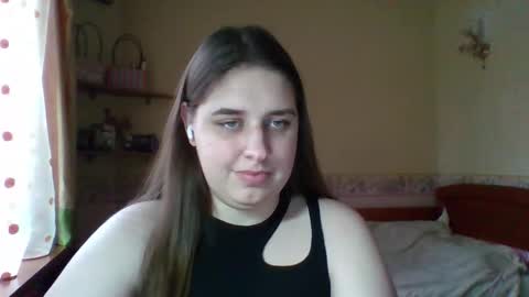 hess_luna_ online show from February 13, 10:11 am