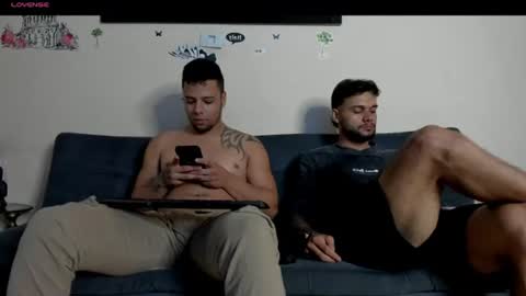 Snapshot of heteros_curious_ chatting on June 16, 10:34 pm yeis online show from June 16, 10:34 pm
