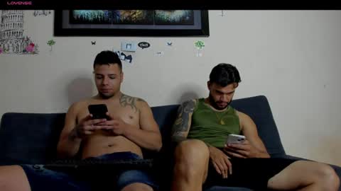 Snapshot of heteros_curious_ chatting on June 26, 9:41 pm yeis online show from June 26, 9:41 pm
