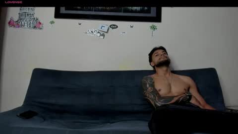Snapshot of heteros_curious_ chatting on August 5, 9:28 pm yeis online show from August 5, 9:28 pm