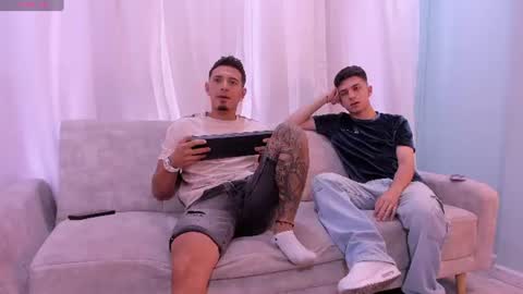 Snapshot of heteros_men chatting on June 24, 7:57 pm heteros men online show from June 24, 7:57 pm