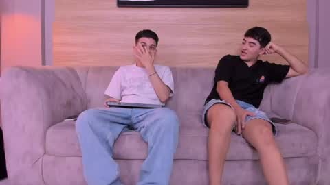 Snapshot of heteros_men chatting on July 1, 7:35 pm heteros men online show from July 1, 7:35 pm