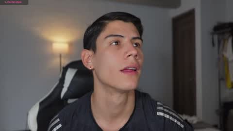 hey_cesard online show from April 8, 2:28 pm